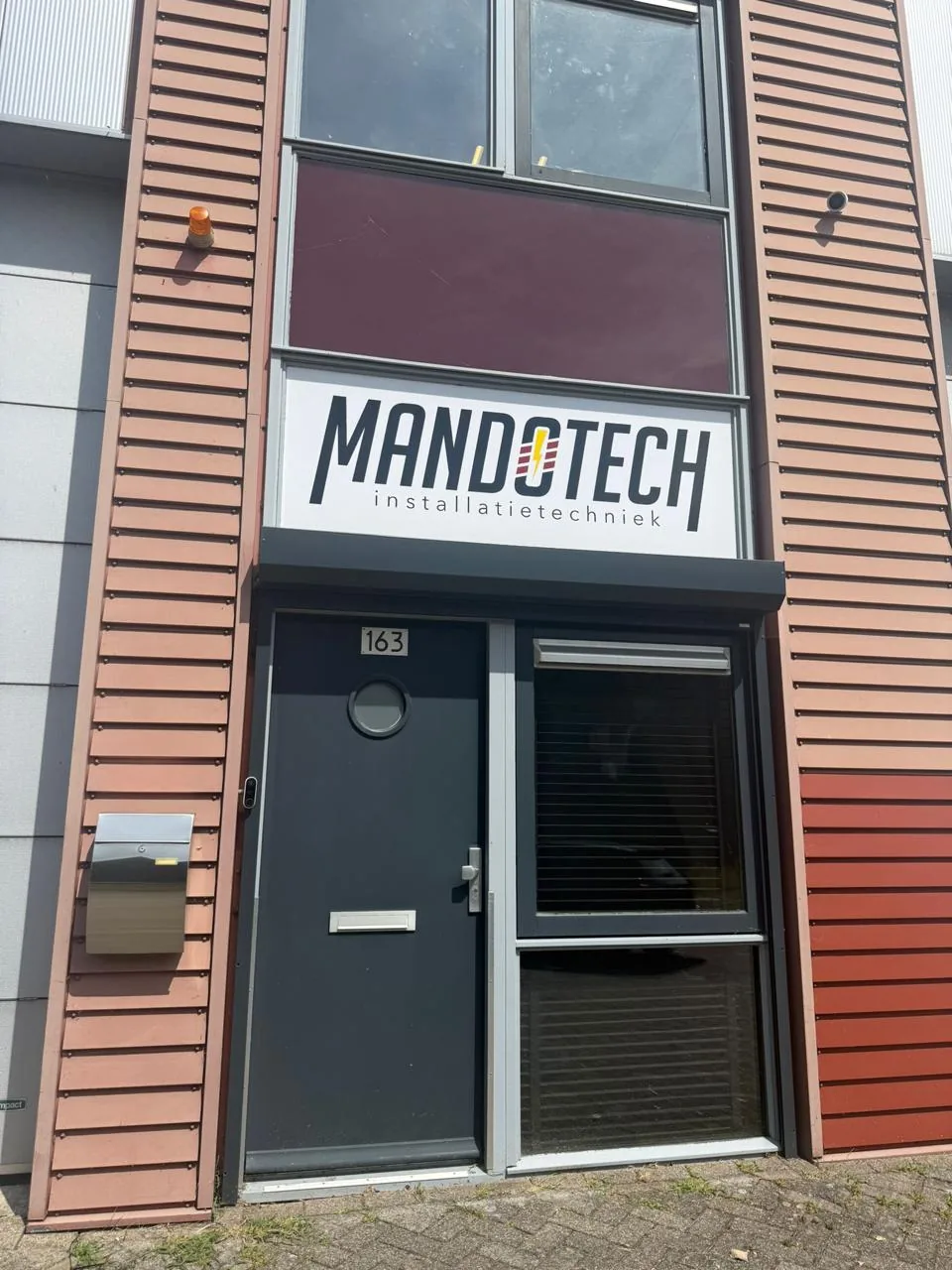Het pand van Mandotech aan de Kiotoweg in Rotterdam